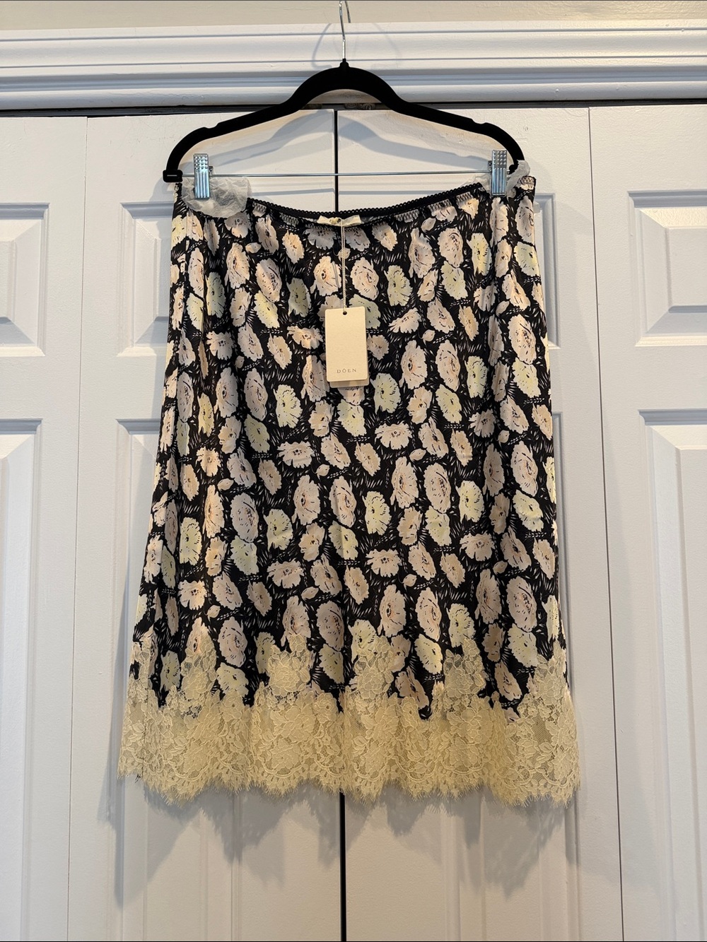 NWT Doen Elowette Silk Floral Midi Skirt with Cream Floral Print and Lace Hem